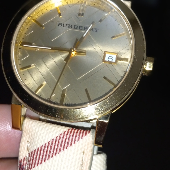 PRE-OWNED BURBERRY UNISEX 38MM CLASSIC CHECKED SWISS MADE QUARTZ WATCH BU9026 - Picture 2 of 11